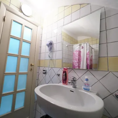 R.g. House Bed & Breakfast Neapol
